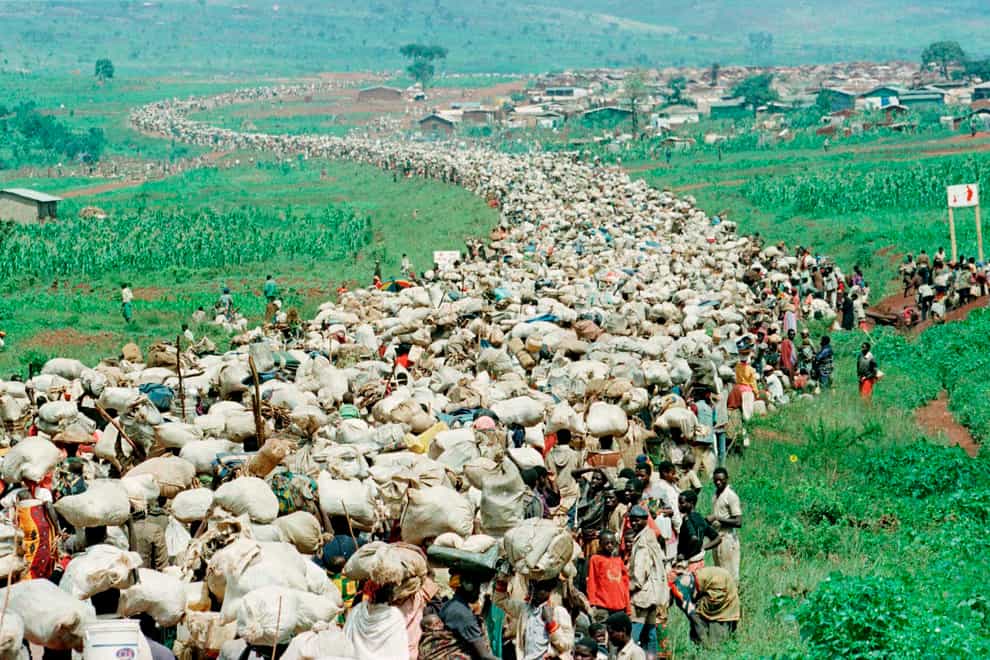 Tens of thousands of Rwandan refugees during the crisis prompted by the genocide (Jean-Marc Bouju)/AP)