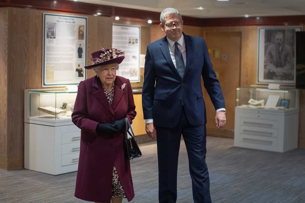 The Queen with Director General Andrew Parker during a visit to the headquarters of MI5 at Thames House in London (Victoria Jones/PA)