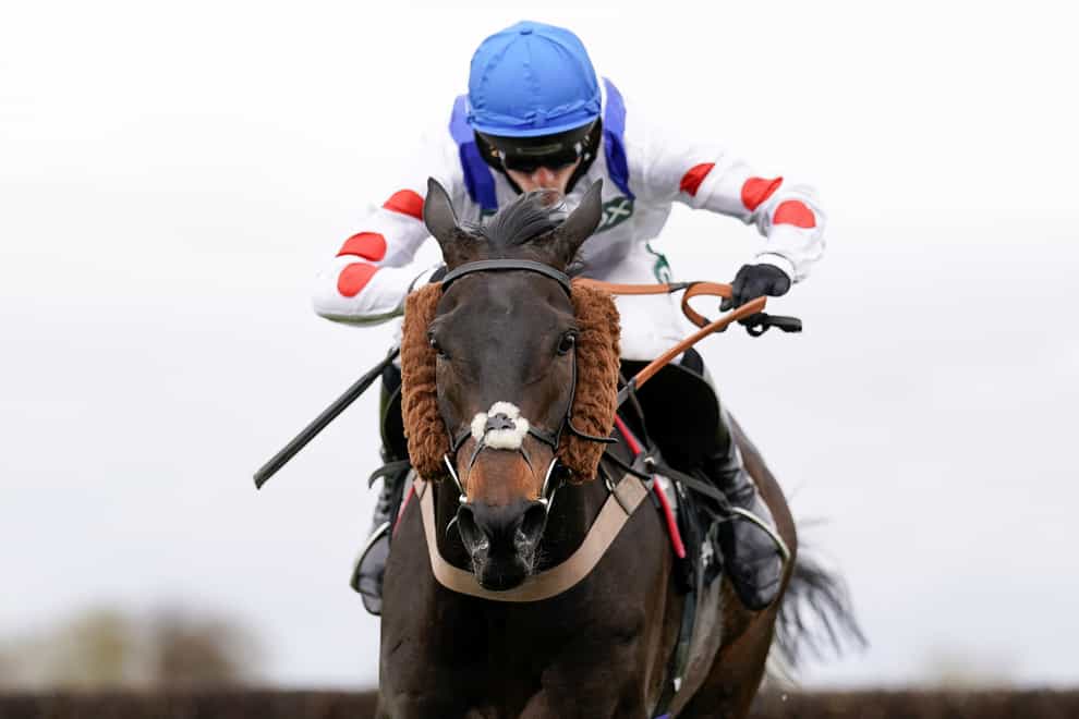 Clan Des Obeaux on his way to winning the Betway Bowl at Aintree