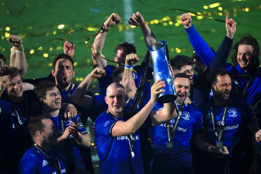 Leinster players lift the PRO14 trophy