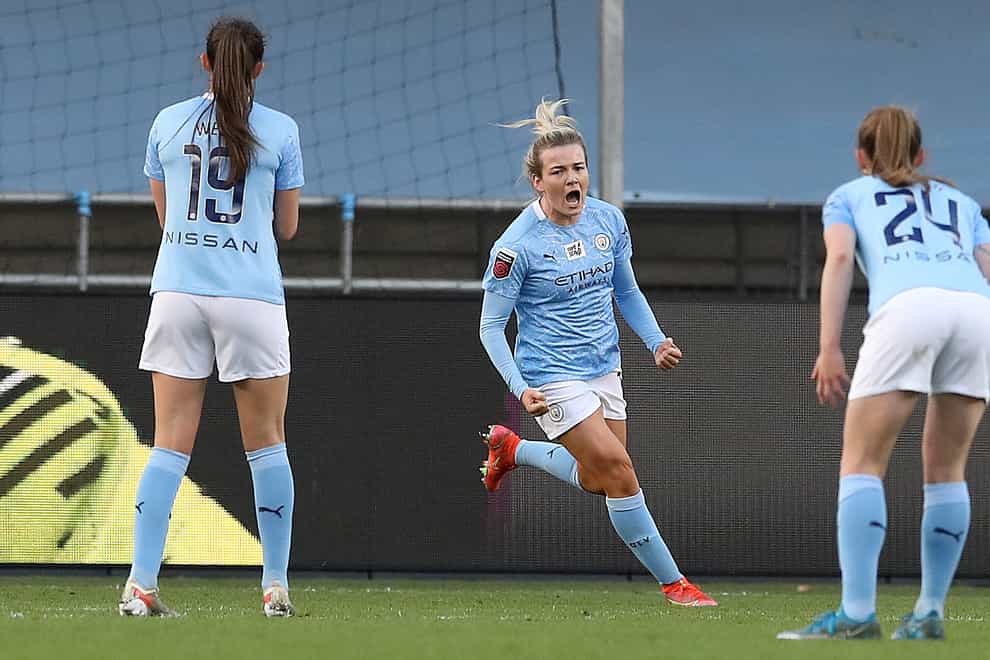 Lauren Hemp struck a 74th-minute equaliser for Manchester City to keep their slim title hopes alive against Chelsea