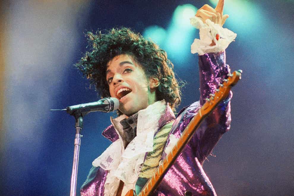Prince singing in concert