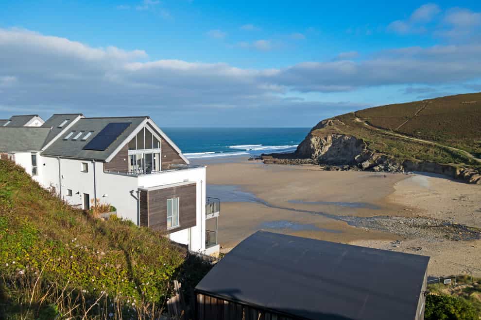 Holiday apartments overlooking the beach in Cornwall