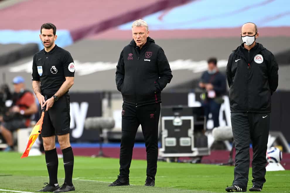 David Moyes, centre, disagreed with the decision to send off West Ham's Fabian Balbuena