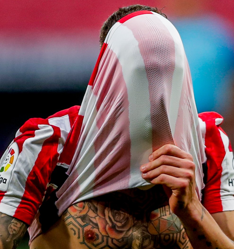 Jose Gimenez covers his face with his shirt