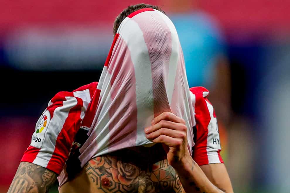 Jose Gimenez covers his face with his shirt