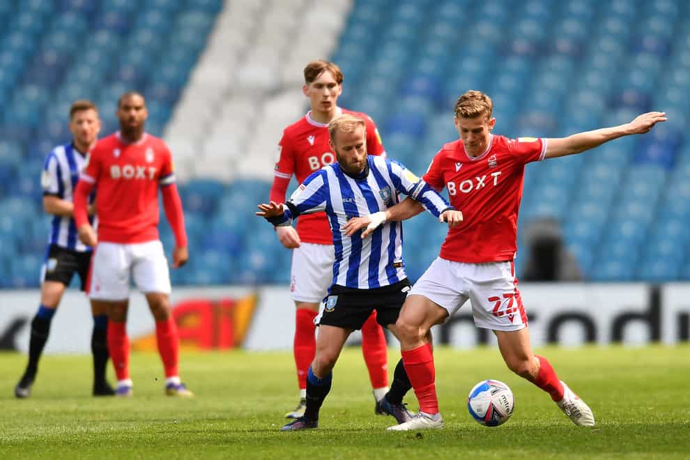 Barry Bannan surrounded by Nottingham Forest players