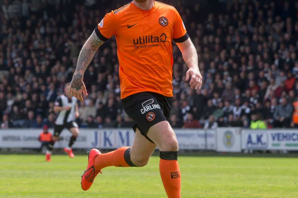 Dundee United defender Mark Connolly has suffered a serious knee injury