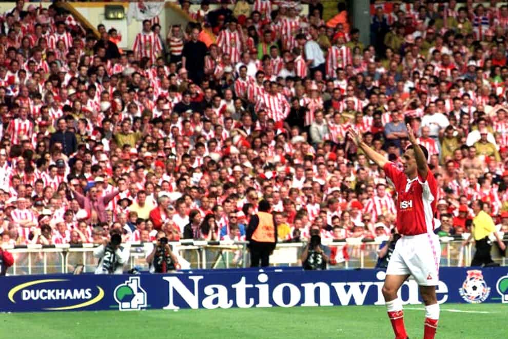 Charlton's Clive Mendonca celebrates scoring against Sunderland in the 1998 play-off final
