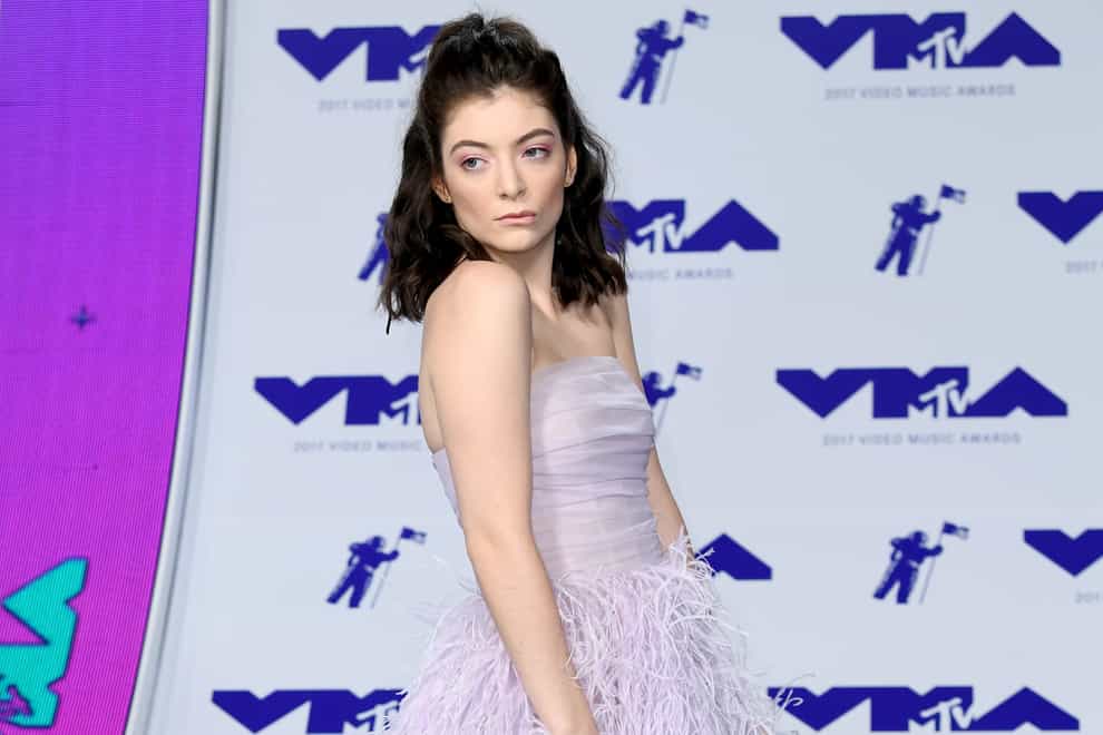 <p>Lorde at the 2017 VMAs</p>