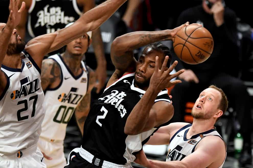 Los Angeles Clippers’ Kawhi Leonard passes the ball as Utah Jazz’s Rudy Gobert defends