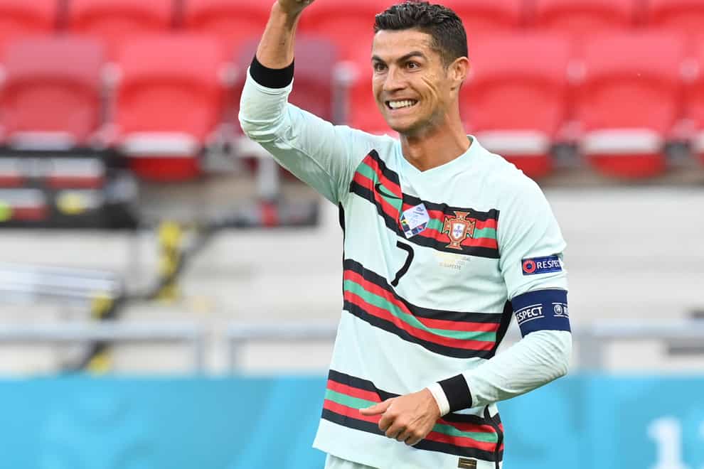 <p>Portugal's Cristiano Ronaldo gives a thumbs up</p>