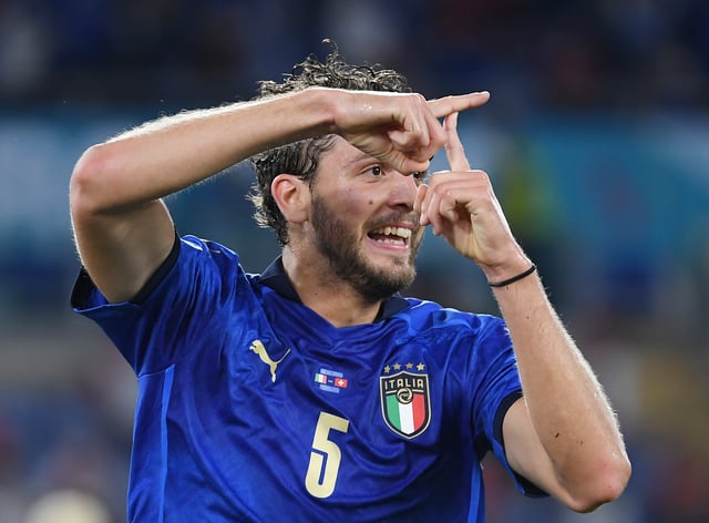 Manuel Locatelli scores twice as Italy breeze into last 16 ...