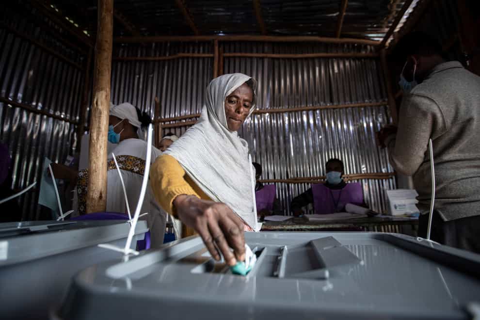 An Ethiopian woman casts her vote