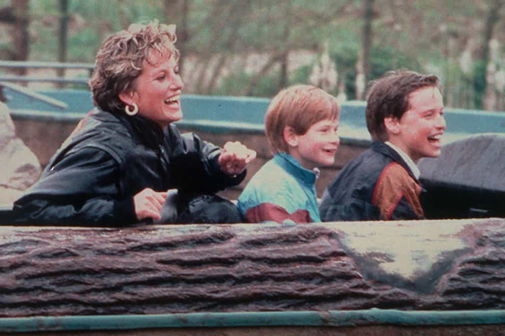 <p>Diana enjoying a day out at Thorpe Park with Harry and William</p>