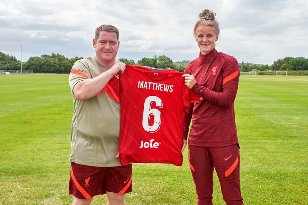 New Liverpool Women signing Jasmine Matthews holds up a shirt alongside manager Matt Beard