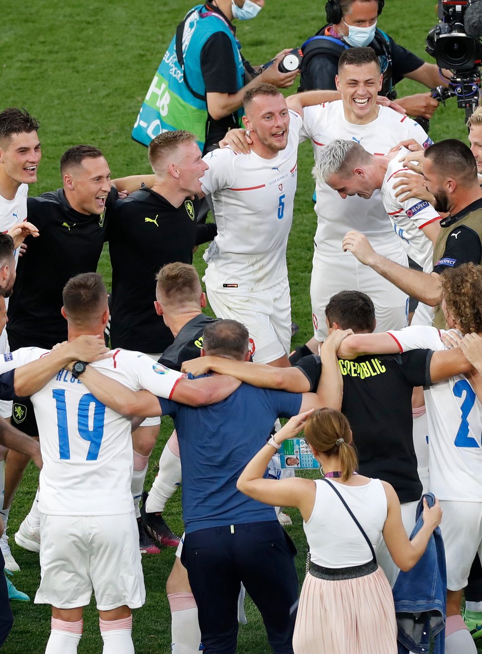 <p>The Czech Republic celebrate victory over Holland</p>