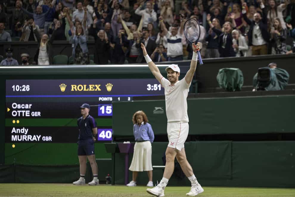 Andy Murray celebrates after beating Oscar Otte