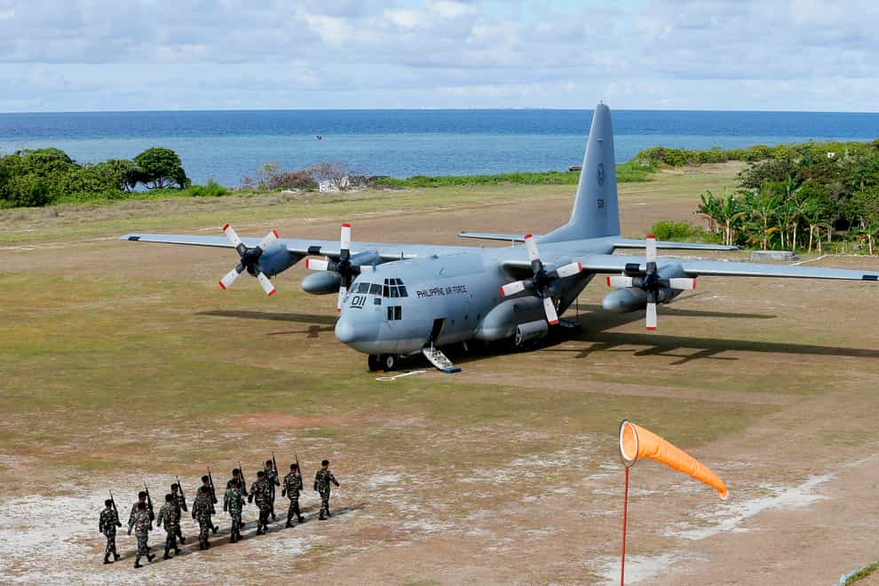 <p>A Philippine air force C-130 plane</p>