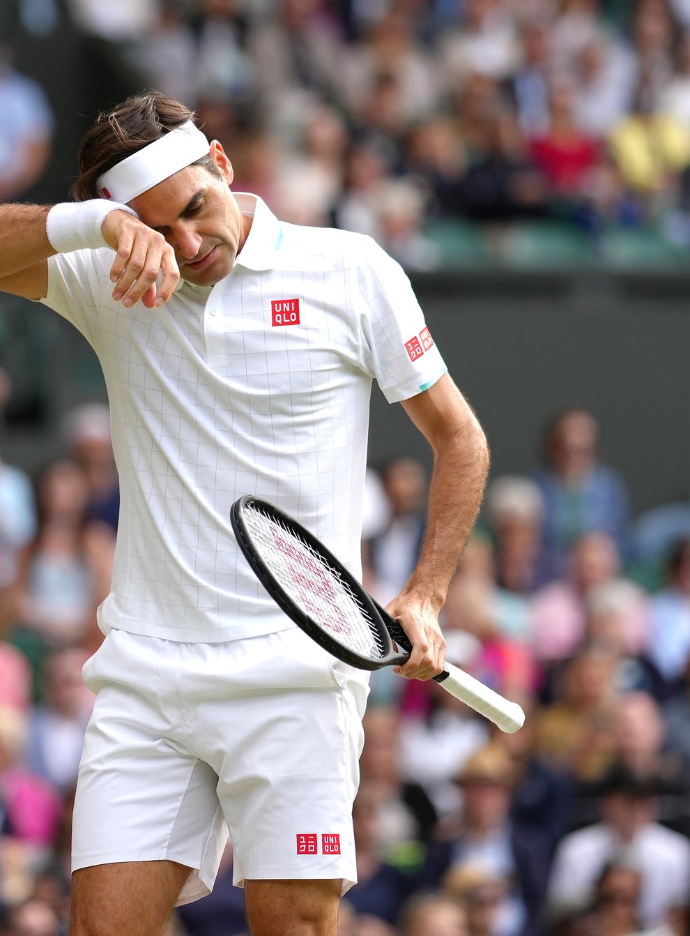 Roger Federer appears dejected