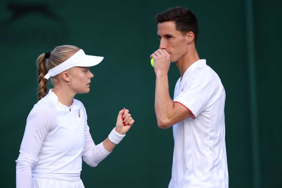 Joe Salisbury (right) and Harriet Dart are through to the quarter-finals of the mixed doubles