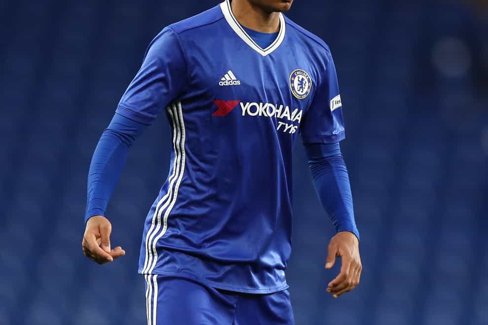 Former Chelsea midfielder Jacob Maddox has joined Burton on loan from Vitoria SC