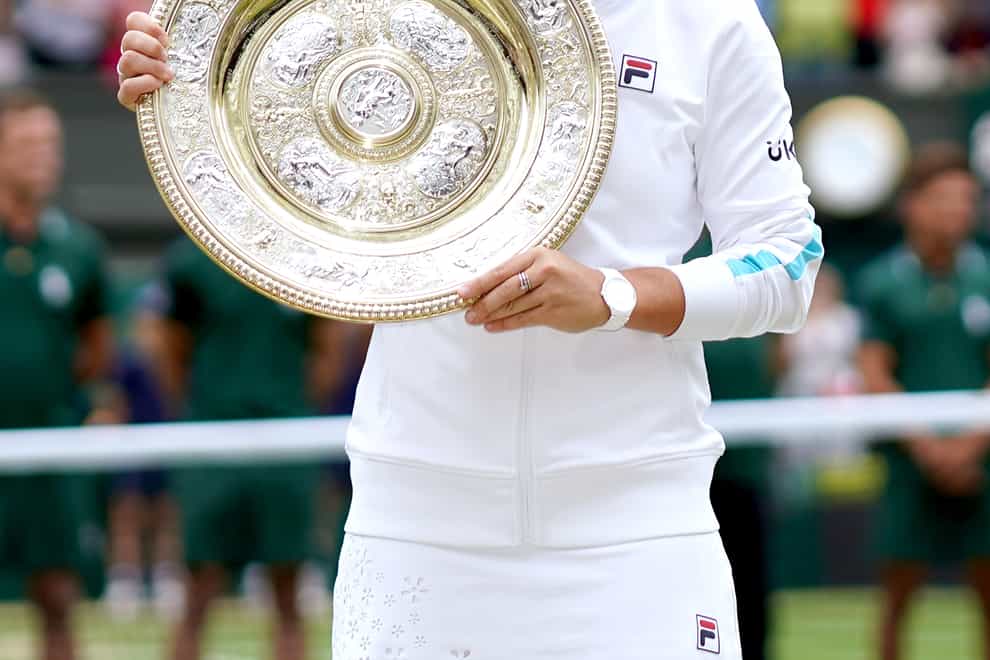 Ashleigh Barty holds the Venus Rosewater Dish