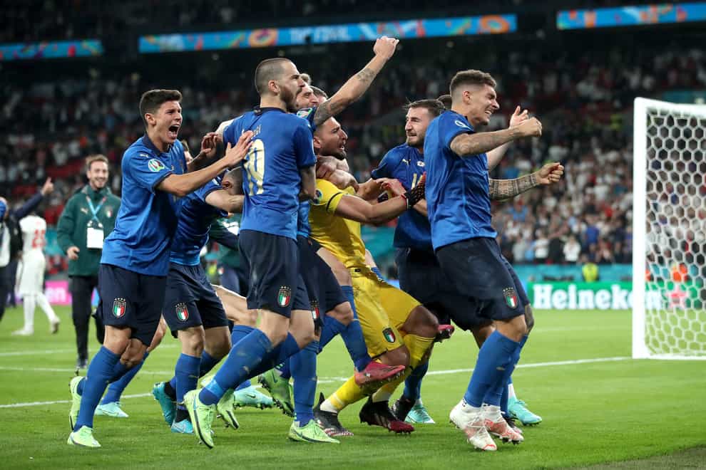 Italy players celebrate winning the Euro 2020 final