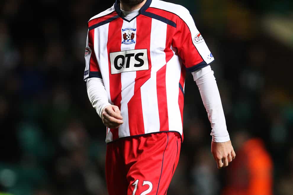 Cillian Sheridan, (in Kilmarnock kit) signs for Dundee