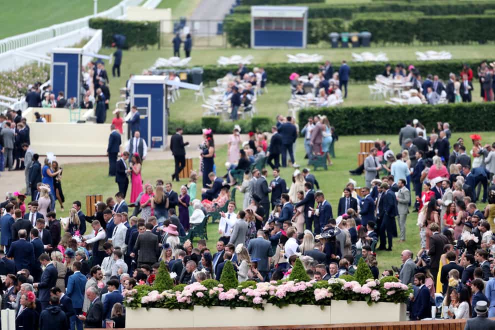 Racecourses are permitted to welcome back full crowds again