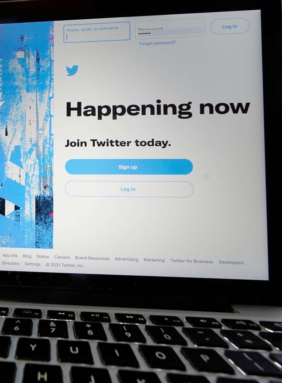 Twitter has said it will pay 809.5 million US dollars to settle a consolidated class action lawsuit (AP)