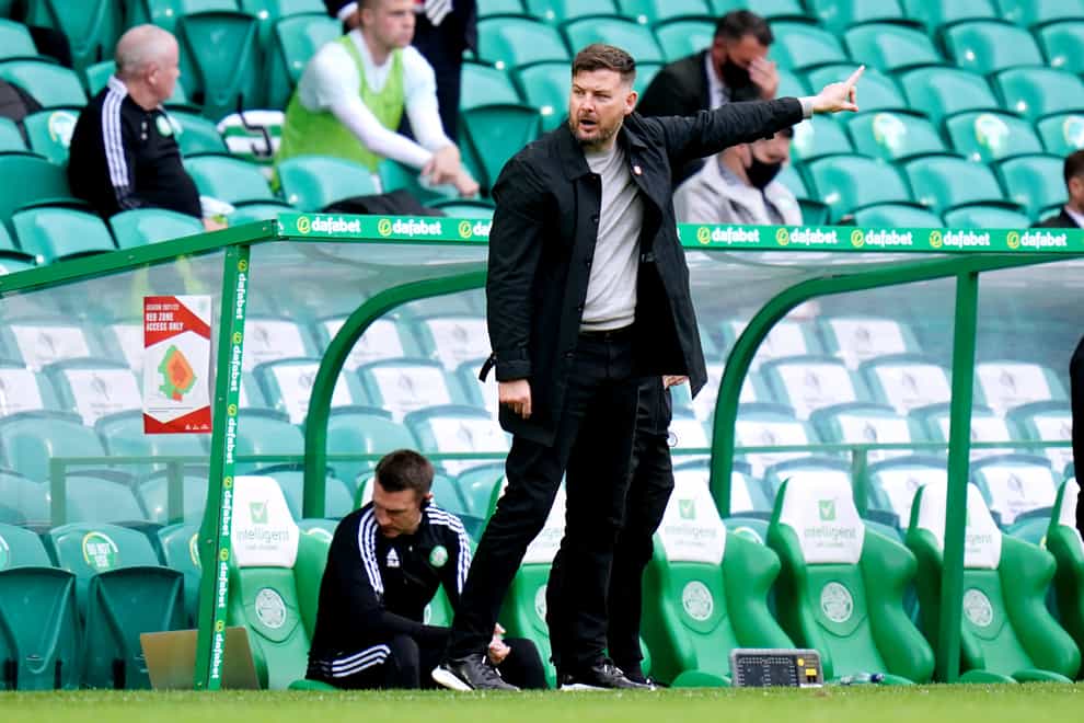 Thomas Courts gestures on the touchline during the cinch Premiership match at Celtic Park, Glasgow. Picture date: Sunday September 26, 2021.