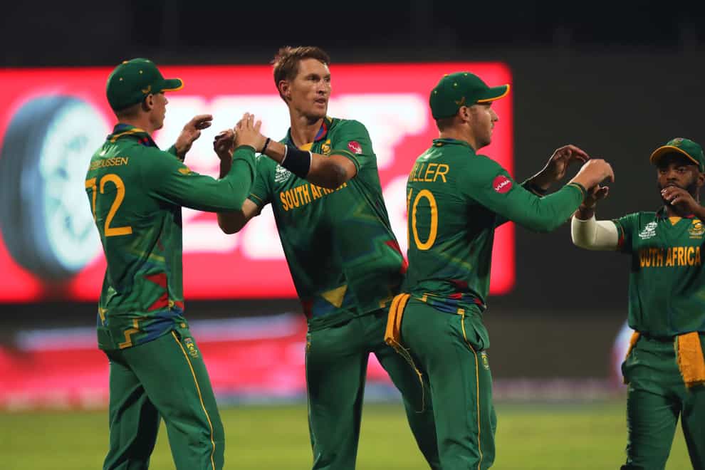 Engtland reached the last four despite a 10-run defeat to South Africa (Aijaz Rahi/AP)