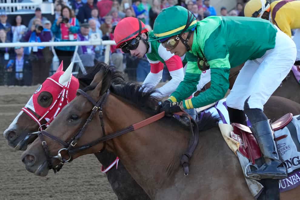 Oisin Murphy and Marche Lorraine (far side) just edged the Distaff (Gregory Bull/AP Photo)