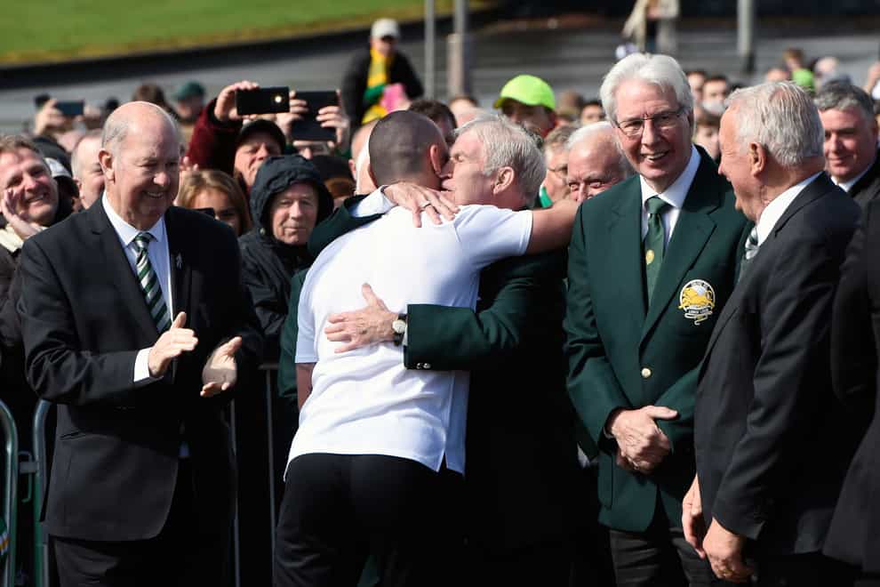 Scott Brown embraces Bertie Auld (Ian Rutherford/PA)