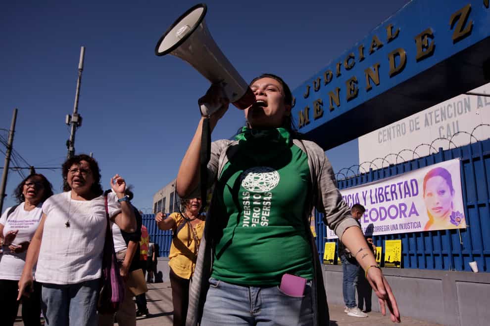 Women demand the government free women prisoners who are serving 30-year prison sentences for having an abortion (Salvador Melendez/AP)