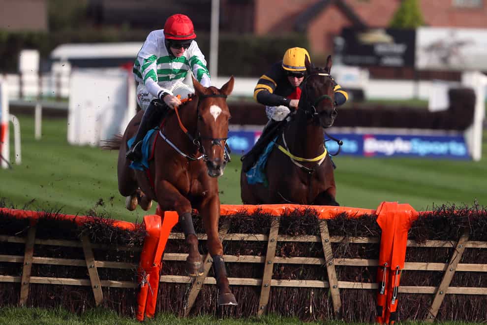 Cask Mate (right) in action against Zanahiyr (Brian Lawless/PA)
