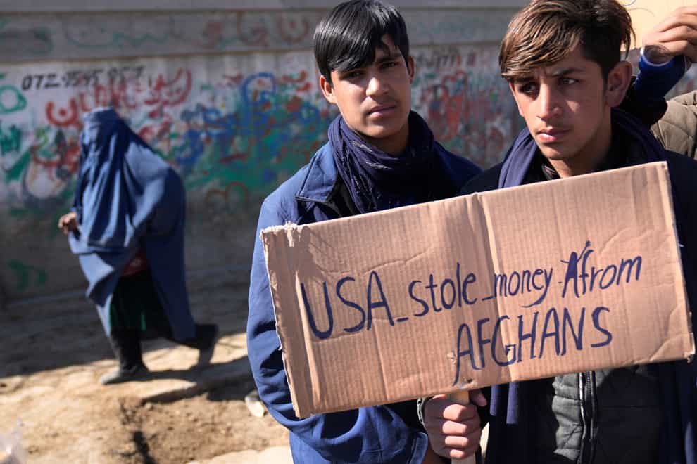Afghan protesters (AP)