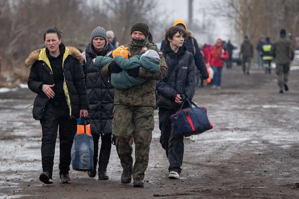 Ukrainian refugees (AP)