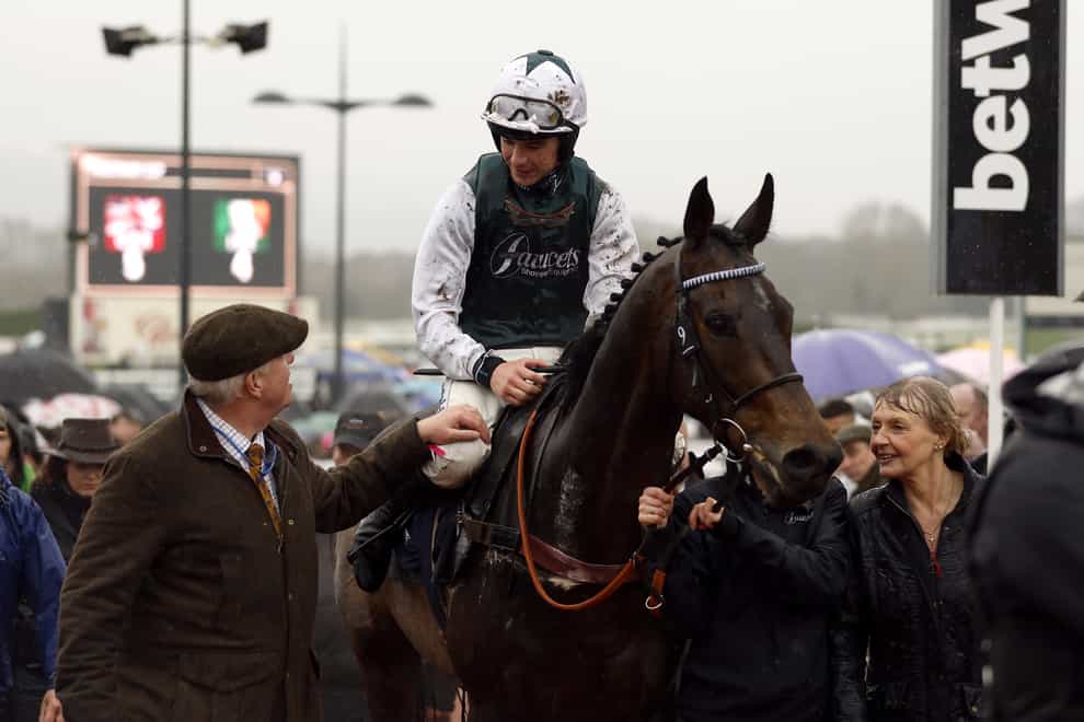 Andy Edwards (left) walks in with L’Homme Presse (Steven Paston/PA)