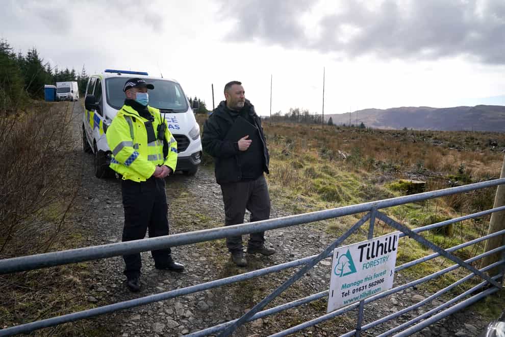 Police Scotland officers begin digging in a remote area near Dunoon looking for the remains of murdered Lynda Spence (Andrew Milligan/PA)