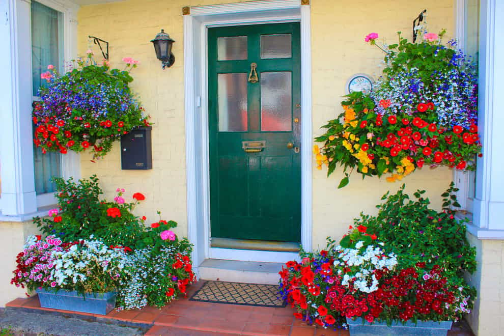 How to spruce up your front garden (Alamy/PA)