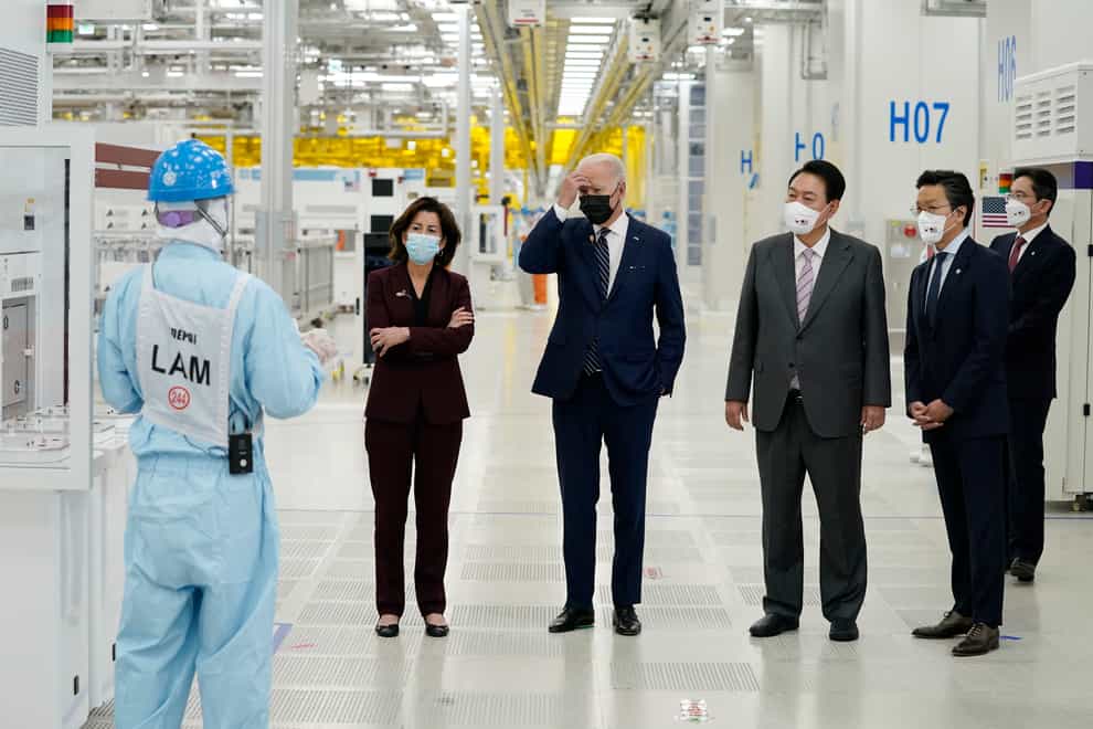 US President Joe Biden and South Korean President Yoon Suk Yeol visit a Samsung plant (Evan Vucci/AP)