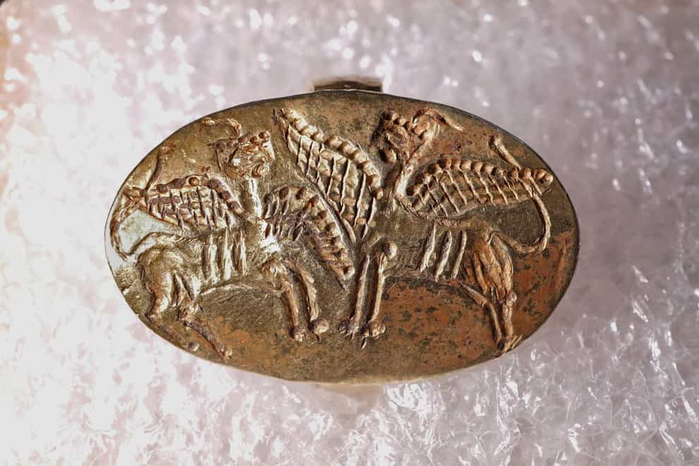 The gold Mycenaean-era ring (Greek Culture Ministry via AP)
