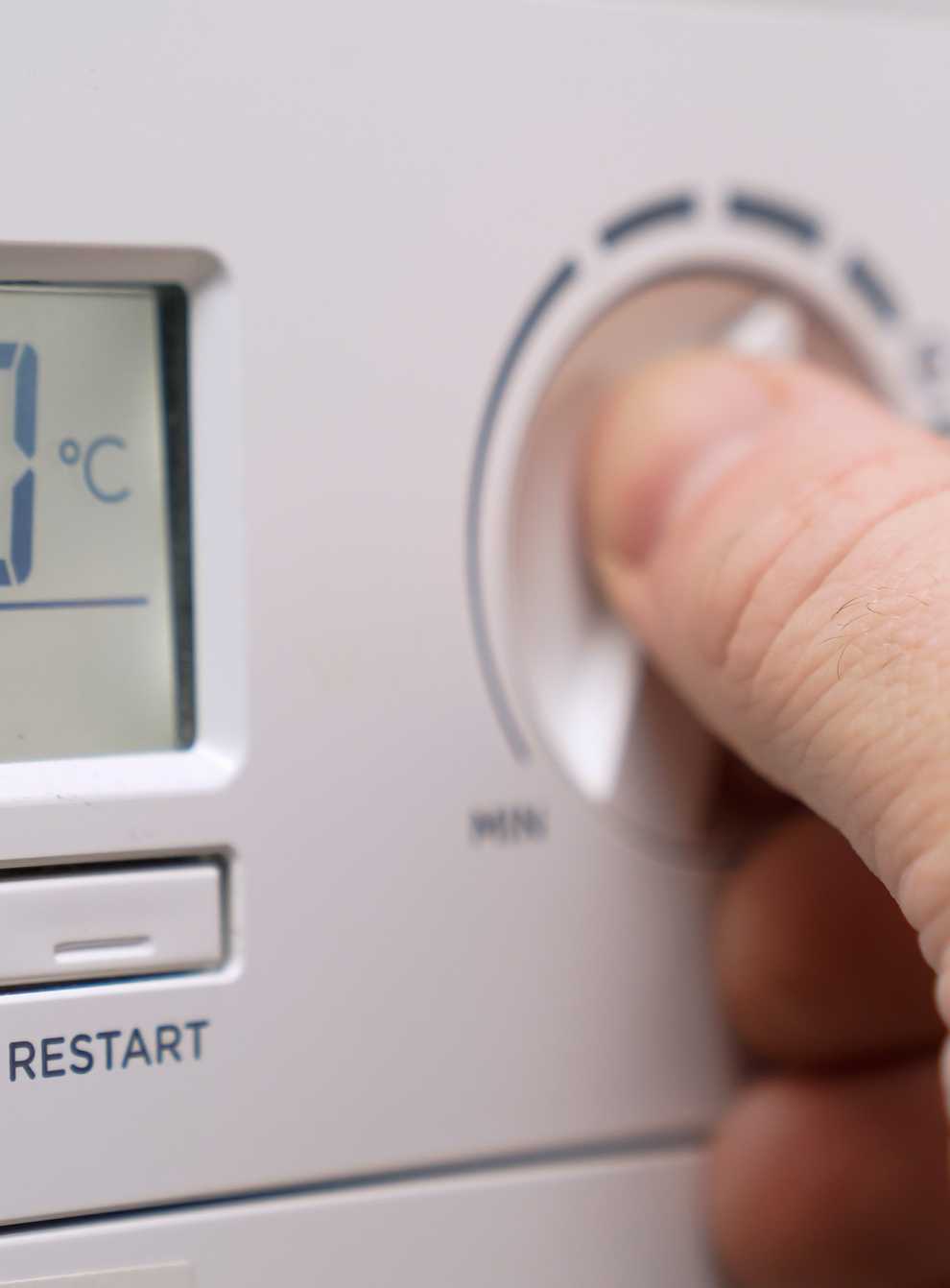 UK households will receive a £400 discount on their energy bills this year (Andrew Matthews/PA)