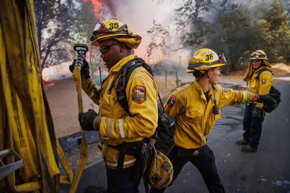 Firefighters battle the Oak Fire in Mariposa County (Ethan Swope/San Francisco Chronicle via AP)