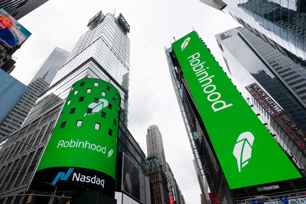 Robinhood has seen its number of monthly average users drop (Mark Lennihan/AP)