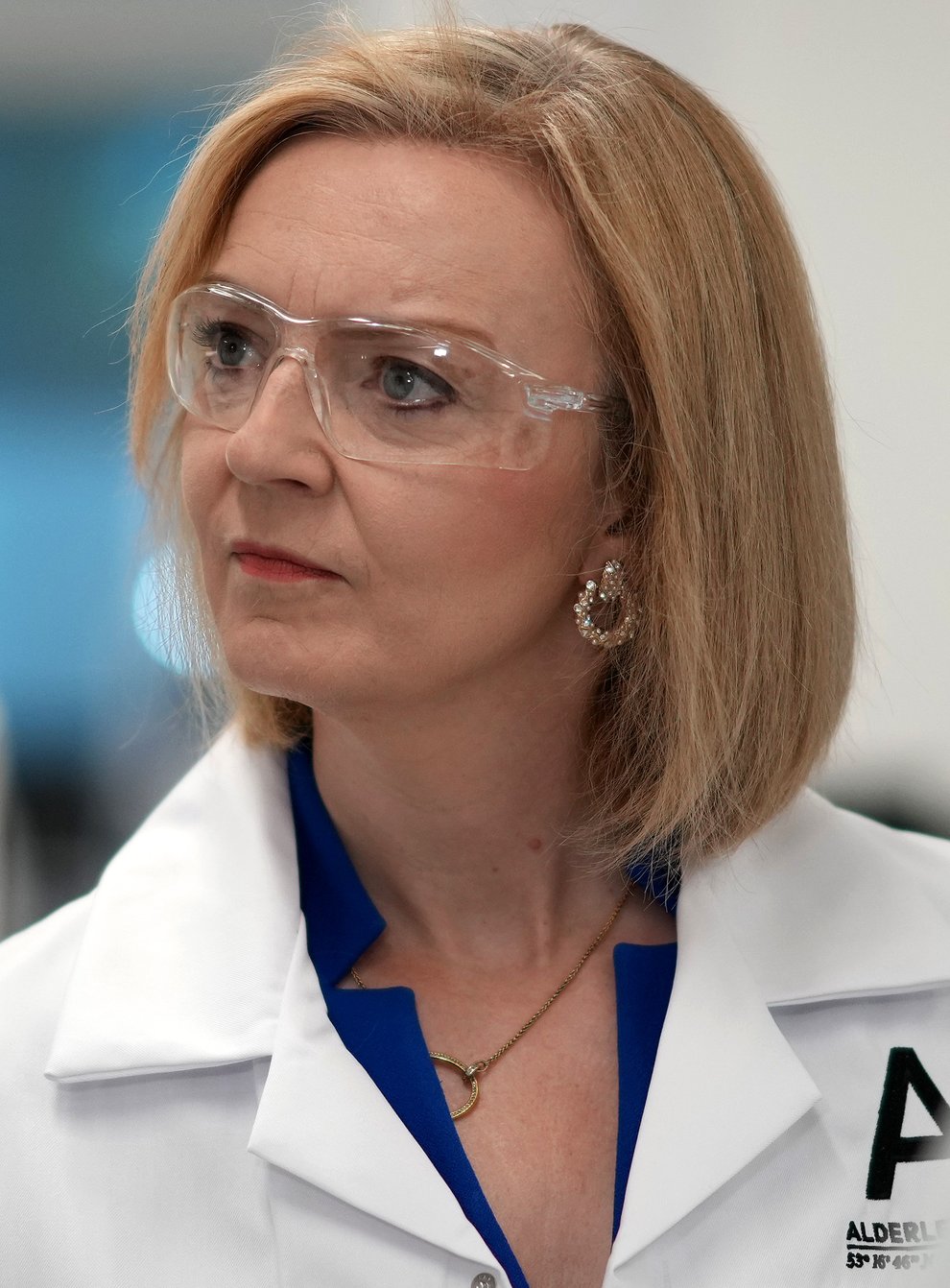 Liz Truss speaks to scientists during a campaign visit to a life sciences laboratory at Alderley Park in Manchester, as part of the campaign to be leader of the Conservative Party and the next prime minister. Picture date: Wednesday August 10, 2022.