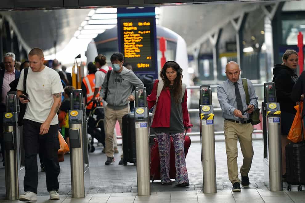 Commuters are settling into new weekly routines, O2 claimed (Yui Mok/PA)