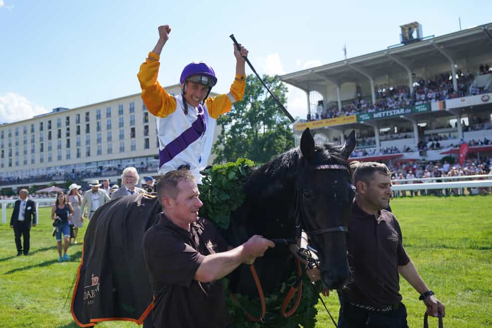 2JFH8KD Hamburg, Germany. 03rd July, 2022. Horse racing: Gallop, 153rd German Derby at the Horner racecourse. Jockey Bauyrzhan Murzabayev cheers after the Derby victory on his horse Sammarco. Credit: Marcus Brandt/dpa/Alamy Live News